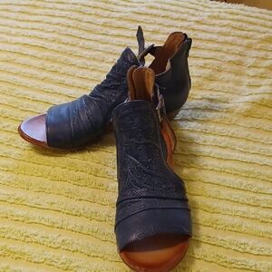 Miz Mooz Sz 39, (US 8.5) River Blue, Leather, Embossed, Heeled Sandels